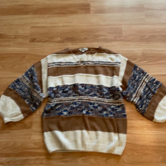 NWOT bubble sleeve sweater. - Picture 1 of 4